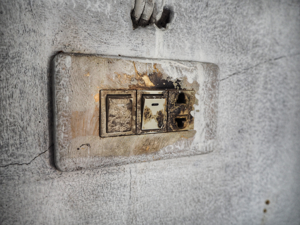 poorly maintained lighting 1